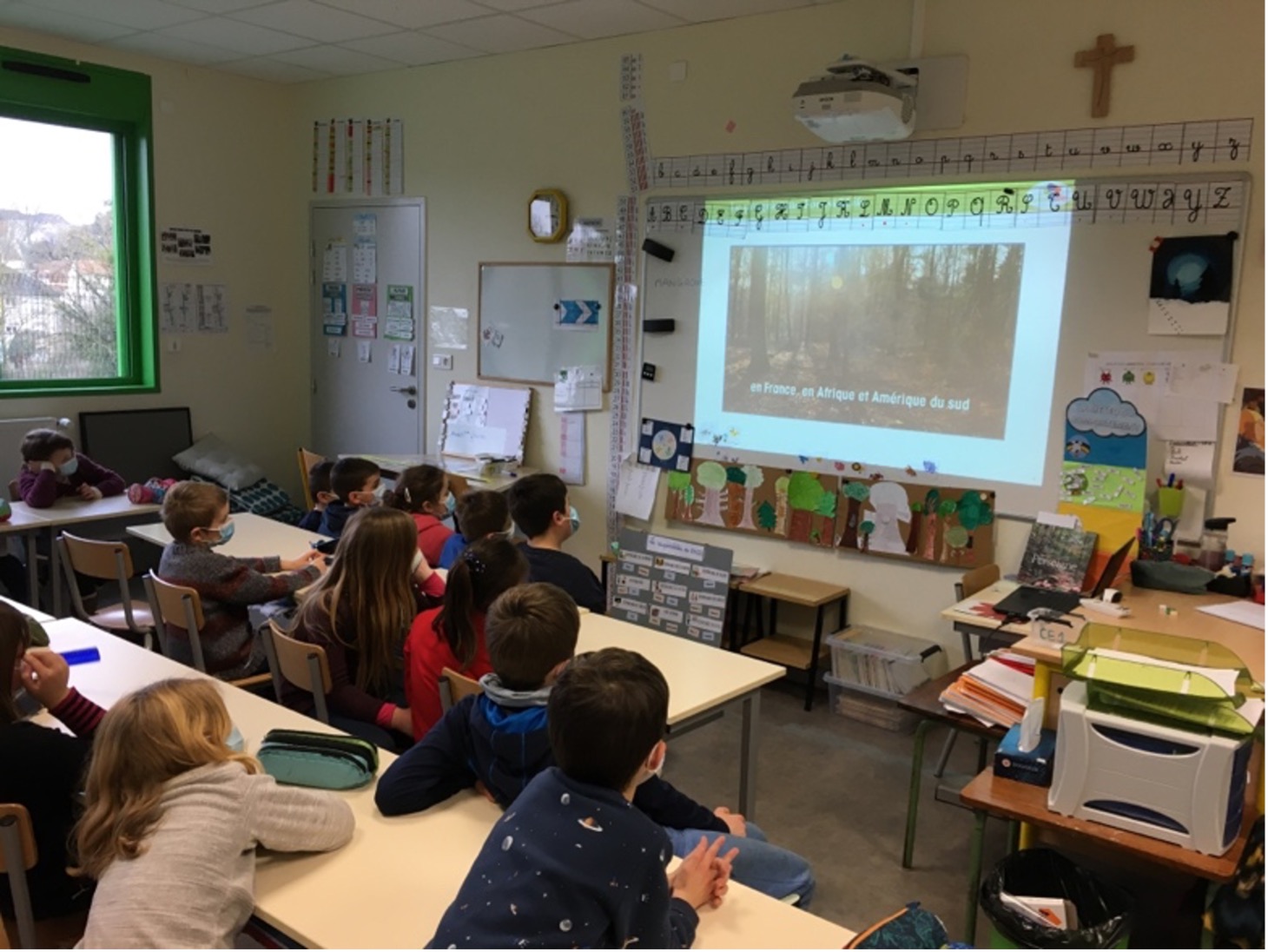 Les enfants découvrent le projet en classe